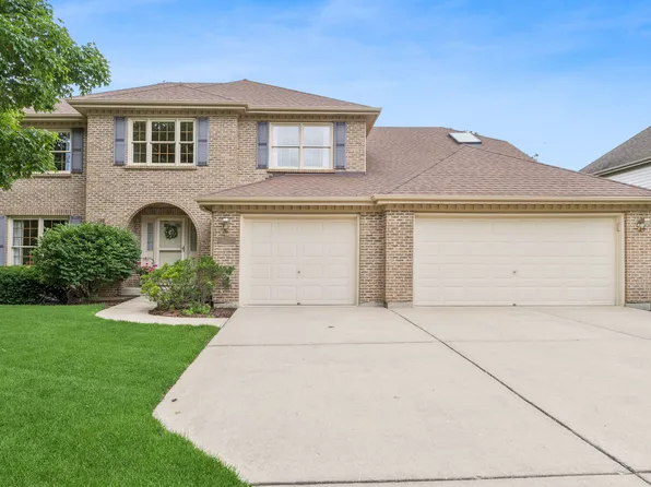 6127 Tyrnbury Dr, Lisle, IL 60532