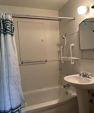 5th image of 2602 S 49th St