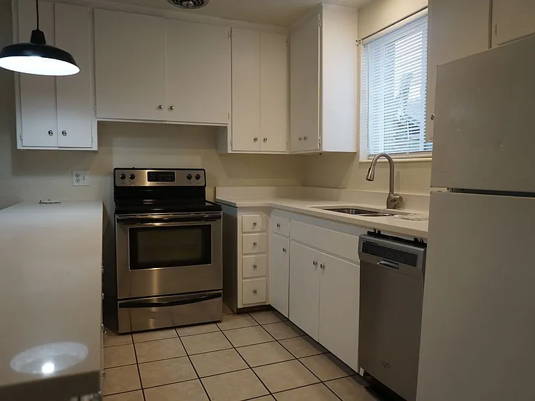 2564 S. 700 E. — Photo 5