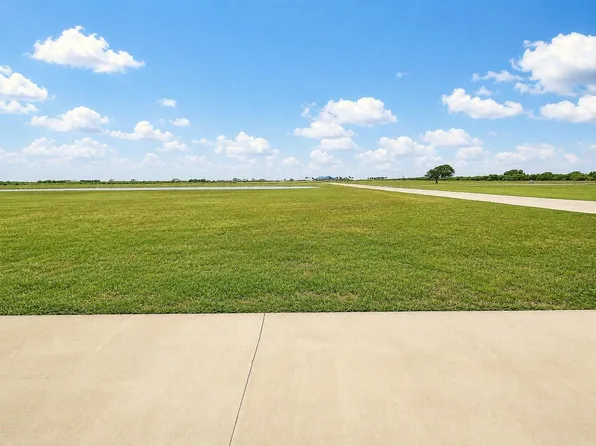 2920 Hammock Ct, Palacios, TX 77465