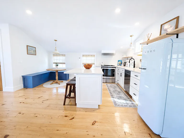 14 Sugarloaf St — Photo 3