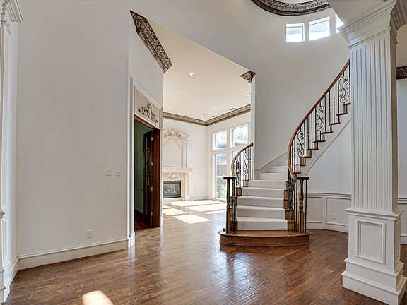 5th image of 5004 Castle Creek Ct