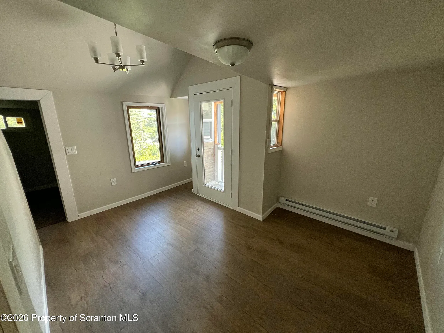 3 bed, 2.0 bath, 1300 sqft, $1,350 — Photo 4