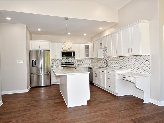3rd image of 8613 Pebble Creek Dr