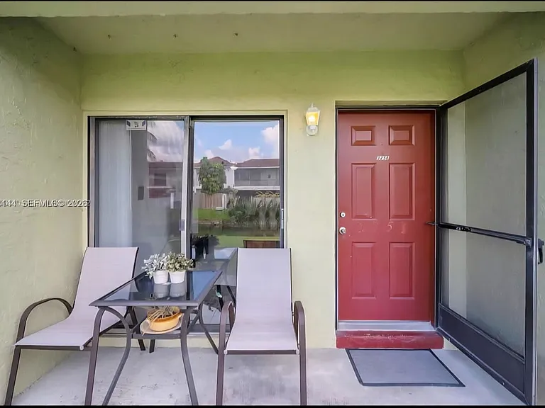 3258 NW 104th Ave #3258 — Photo 2