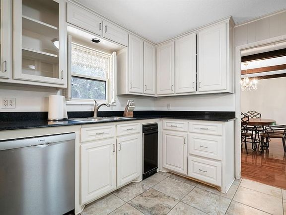 4th image of 358 Lakeview Ct