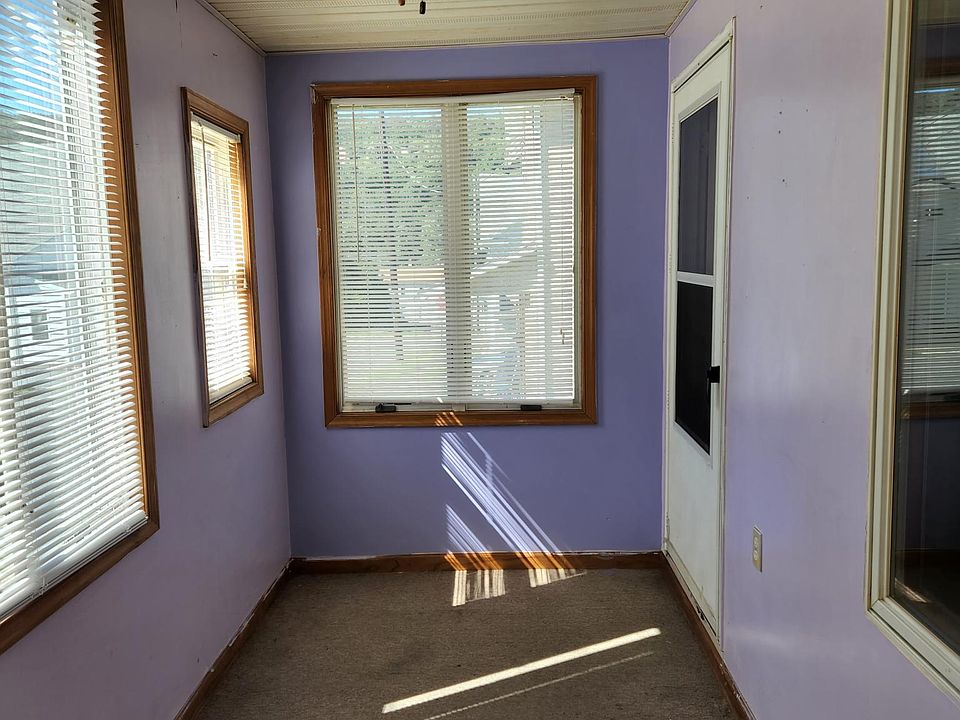 The entrance to your new apartment is through this 3-season room