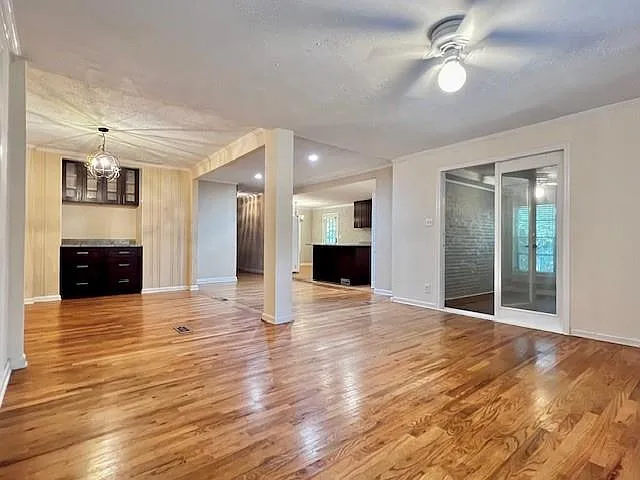 4 bed, 2.0 bath, 2038 sqft, $2,350 — Photo 3