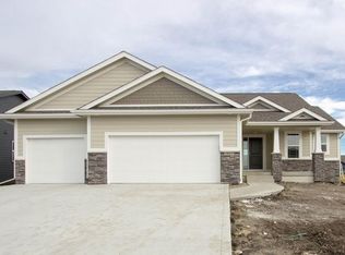 1917 NW Applewood St, Ankeny, IA 50023