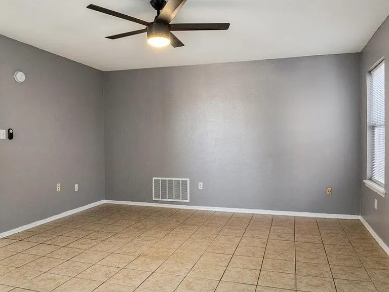 4303 SW Wolf St — Photo 16