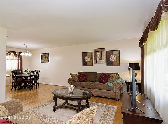 2nd image of 934 E Aster Ave