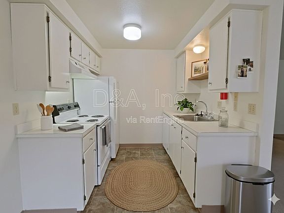 5th image of 345 SE Lilly Ave APT C