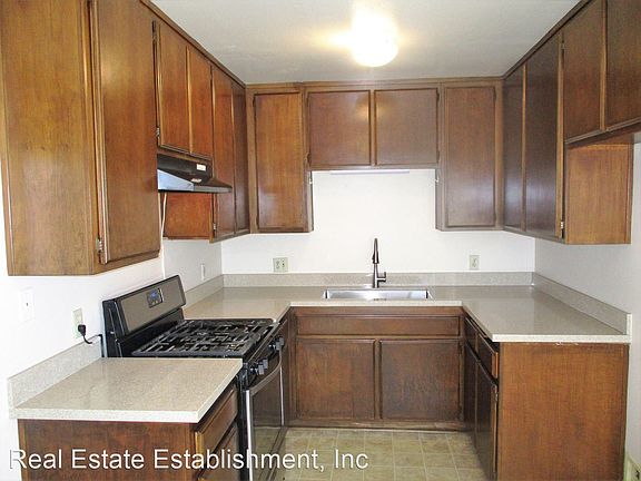 4th image of 208 S West St APT 4