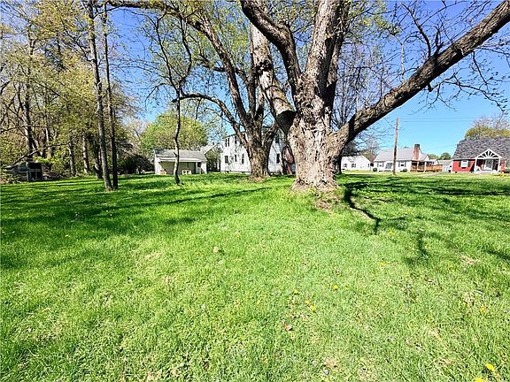 3rd image of 43 Hampton Rd