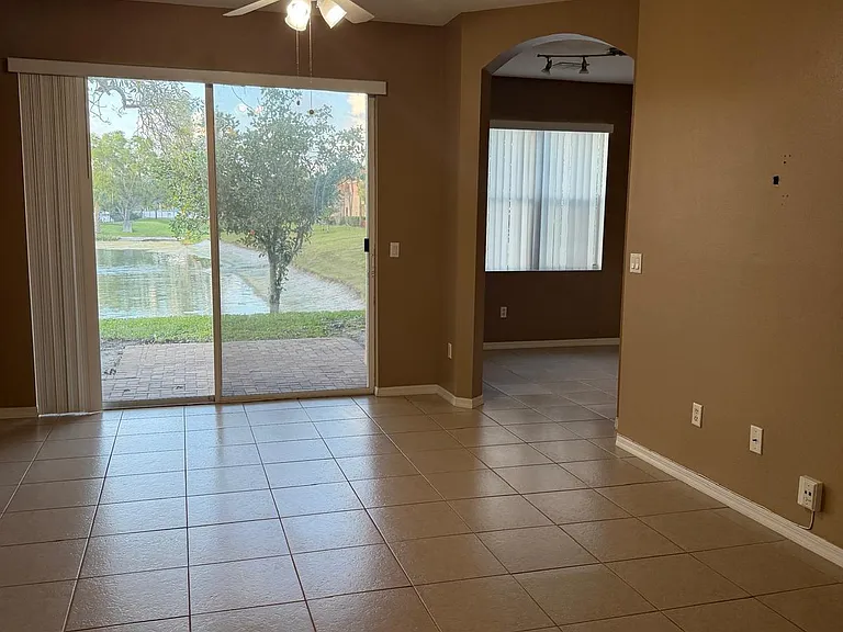 1510 Seminole Palms Dr — Photo 2