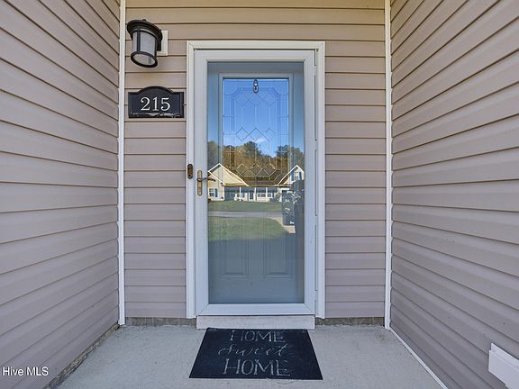 4th image of 215 Laurel Woods Way