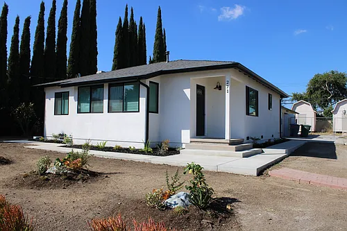 271 Grace Ave Photo 1