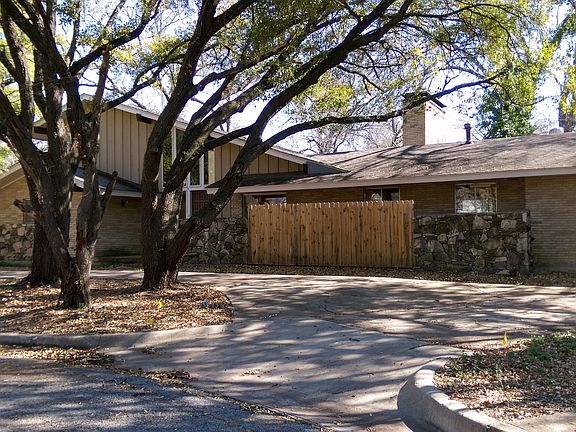 2nd image of 3914 Shady Creek Ln