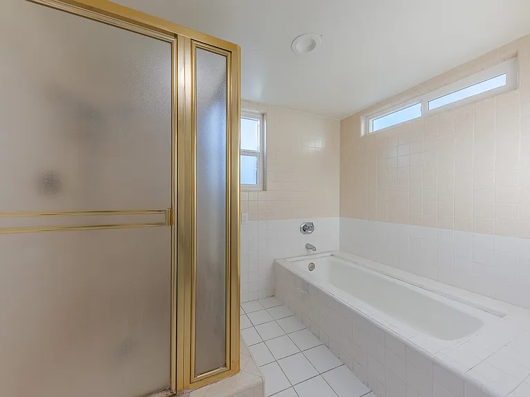409 Genoa St — Photo 47