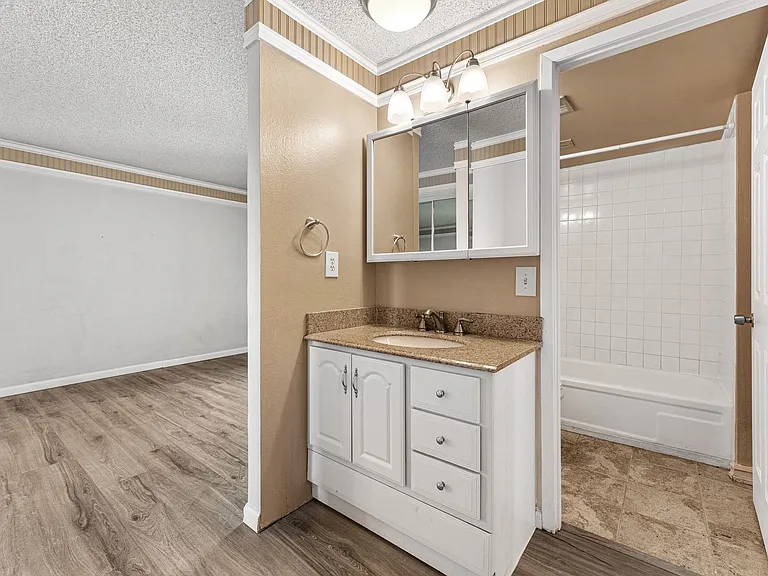 2 Adams St #402 — Photo 13