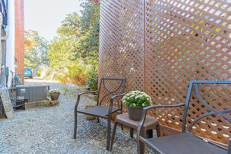 Saanich House for rent - 2 Bedrooms — photo 32