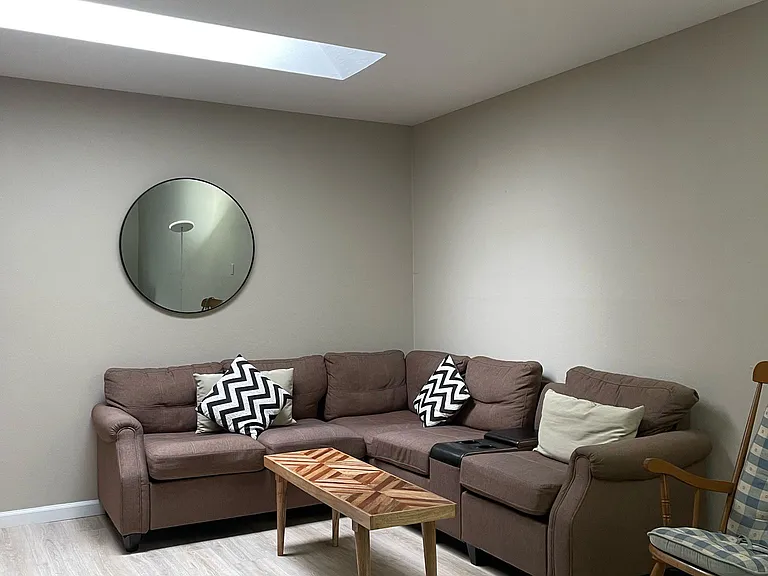 108 Saunders Dr — Photo 3