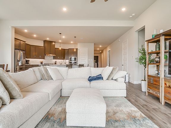 5th image of 1704 Friendship Ln