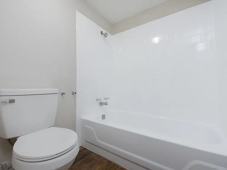 1208 Northcliff Ave — Photo 12