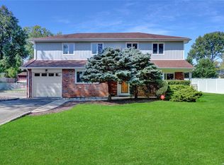 3 Cardinal Ln, East Northport, NY 11731