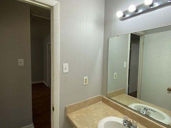 4th image of 8211 Woodview Dr E APT B