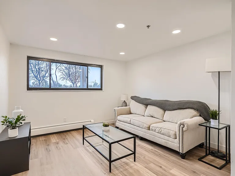 435 Manhattan Dr #C — Photo 2