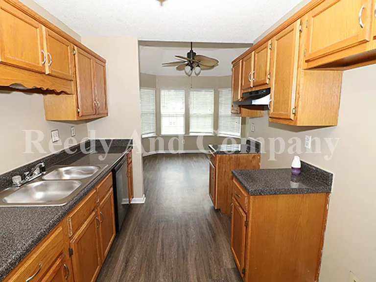 5961 Kentwood Dr — Photo 7