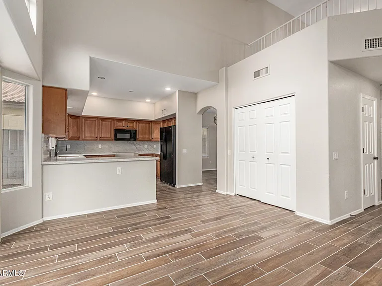 4522 E Rowel Rd — Photo 26