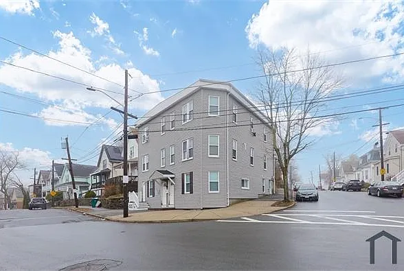3 bed, 950 sqft, $3,400 — Photo 2