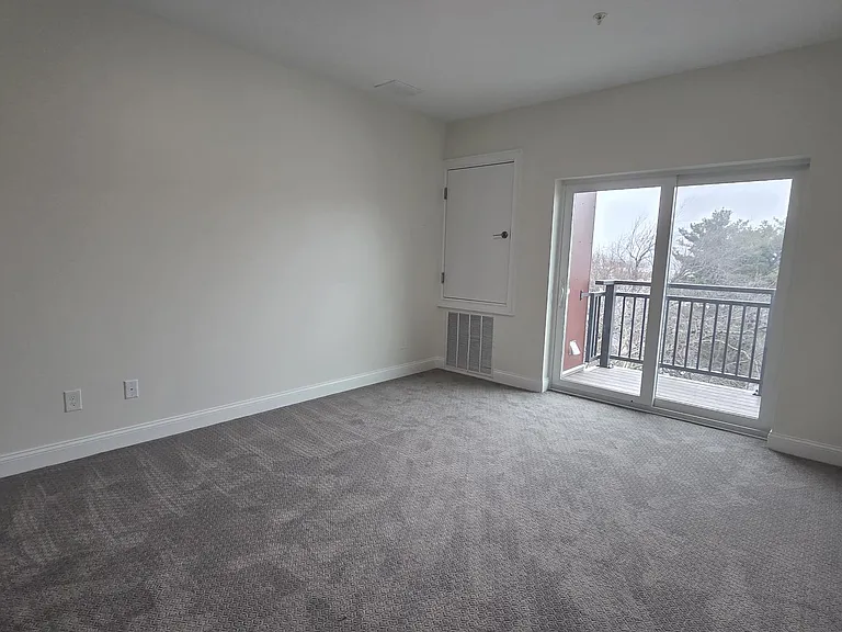 10 Franklin Ave #207 — Photo 7