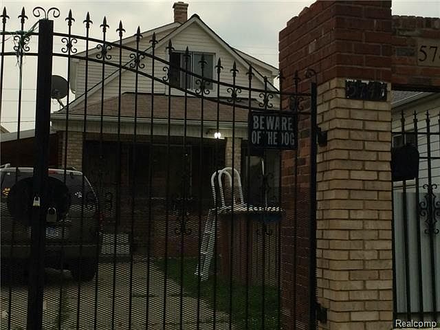 1st image of 5747 Renville St