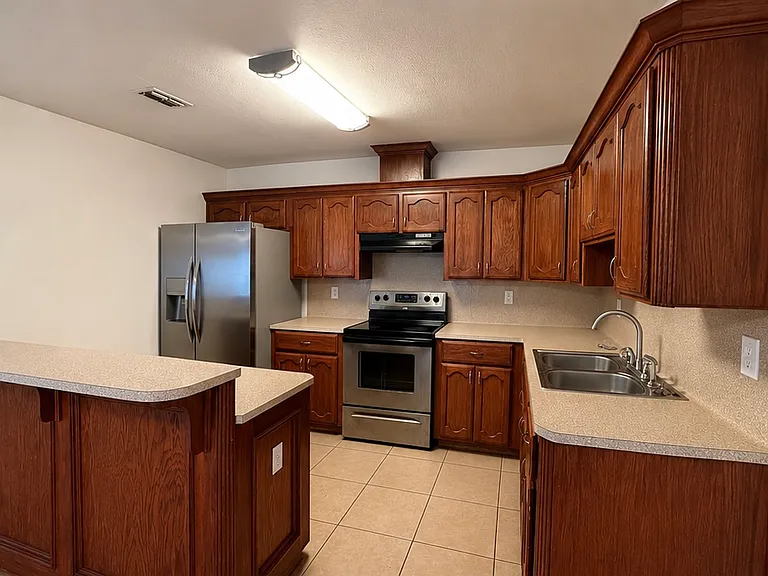 307 W Reid Dr — Photo 3