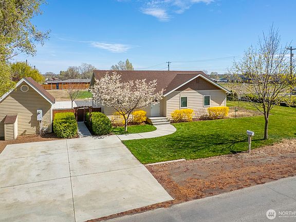 4th image of 2143 NE Valley Road