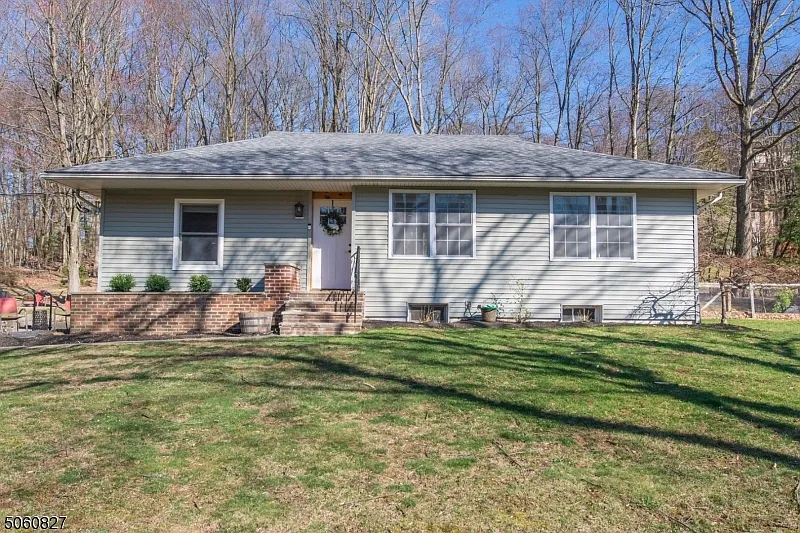 669 Mountain Way photo 1