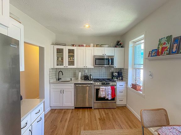 2nd image of 22 Chiswick Rd APT 18