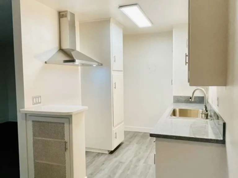 405 N Marengo Ave — Photo 18