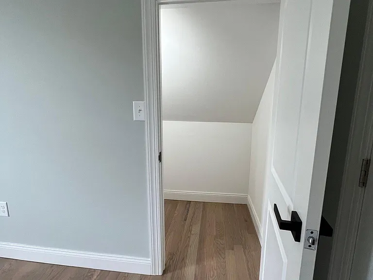 Room 3 closet 2