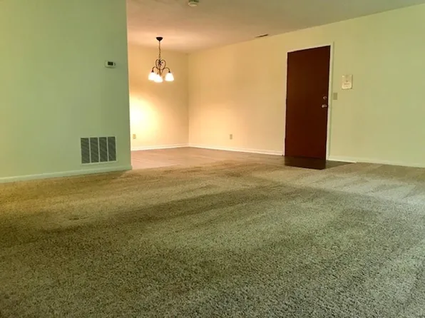 14 Thayer Pond Dr #17, Oxford, MA 01540