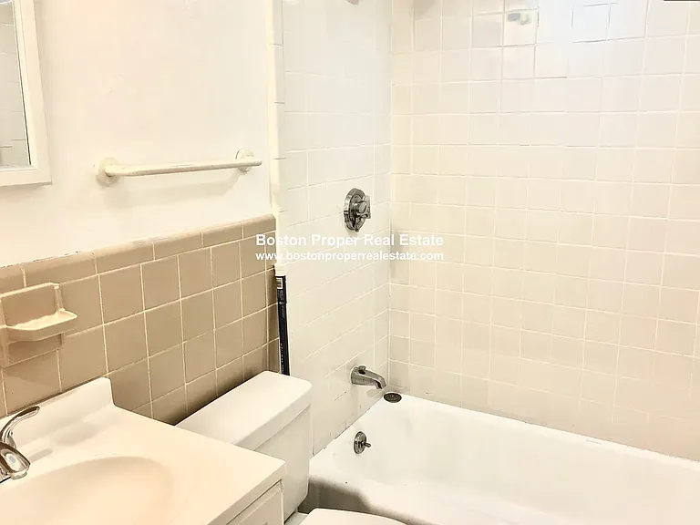 49 Gloucester St #2 — Photo 9