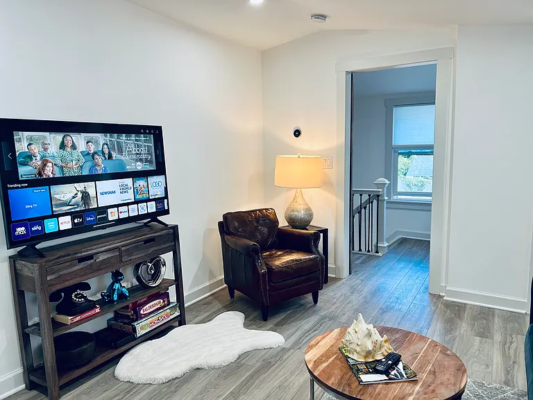 Cozy living area with 50" smart tv.