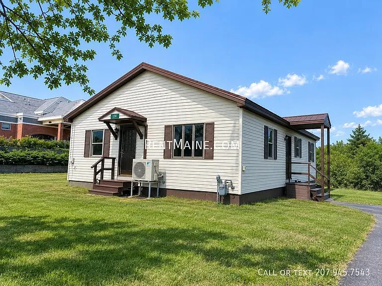 676 College Ave — Photo 1