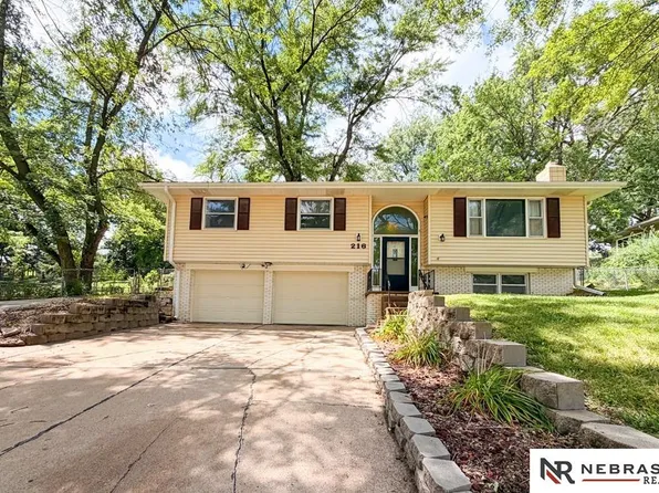 216 Douglas Dr, Bellevue, NE 68005