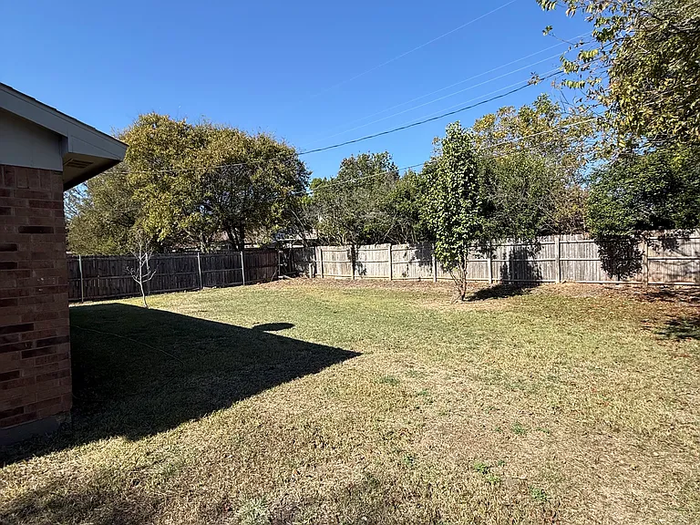 125 London Ln — Photo 13