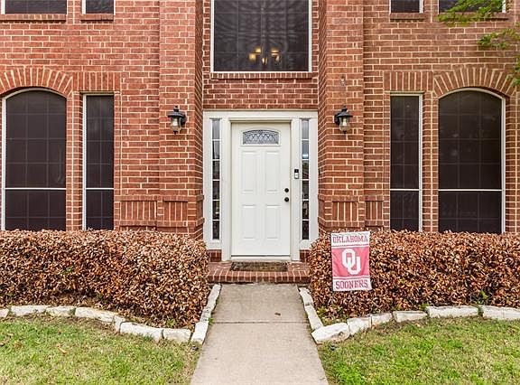 3rd image of 910 Highgate Dr