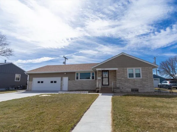 2705 W 3rd St, Hastings, NE 68901